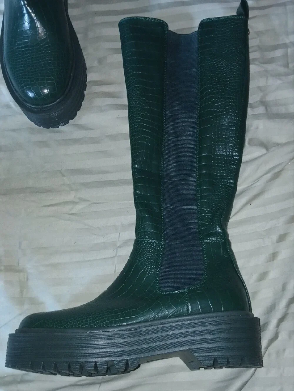 Azalea Wang Womens Sue Green Croc Print Pull On Platform Lug Sole Boots Sz: 6